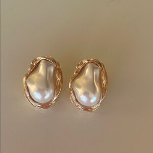 Elegant Gold and Pearl Earrings